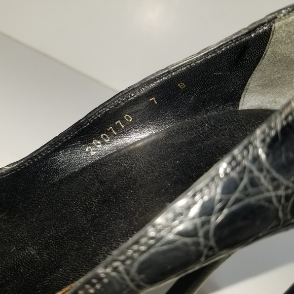 Gucci Women Caiman Black High Heels Pumps Sz 7 B - Picture 8 of 8
